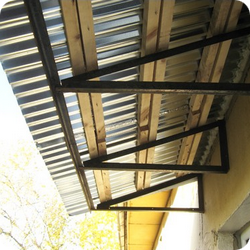 монтаж крыши на балкон