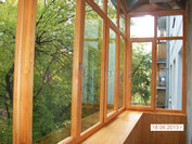 Деревянная заводская рама на балконе